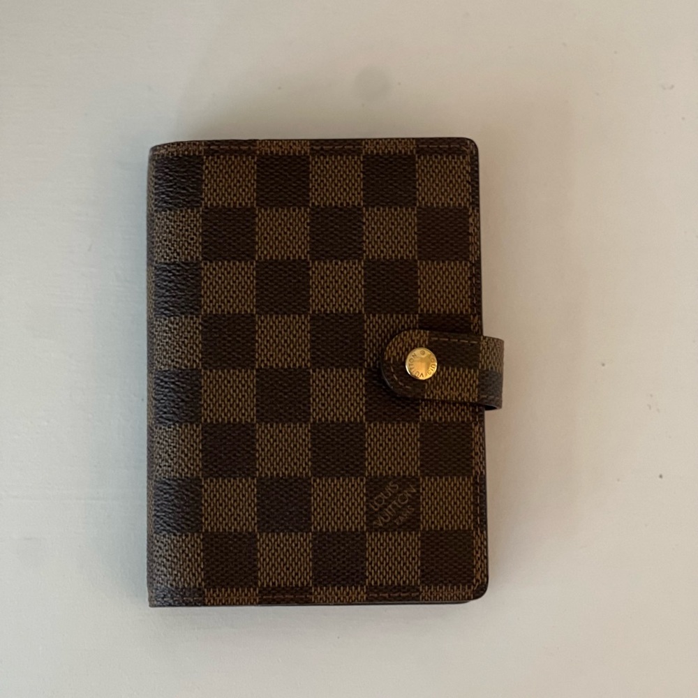 LOUIS VUITTON
Small Ring Agenda Cover - Picture 9 of 9